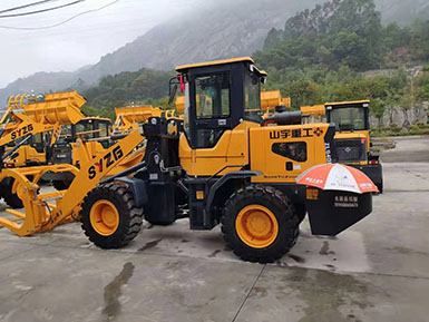恭喜羅總喜提新車，山宇裝載機(jī)940走起，山宇重工，助您成功！